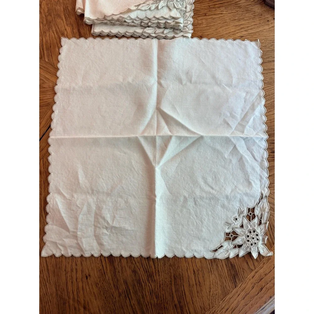 Vtg Linen Napkins Set of 5 Floral Embroidery Scalloped Edge 16
